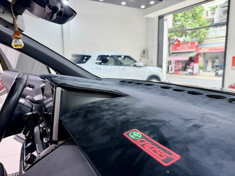 Toyota Corolla Cross Hybrid 2023 Odo 7014 Km