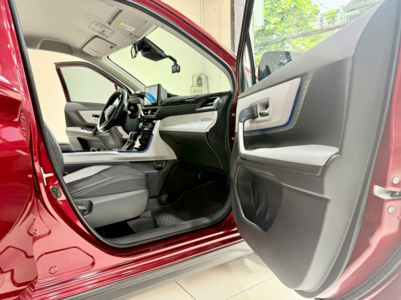 Toyota Veloz Cross Top 2023 Odo 14129 Km