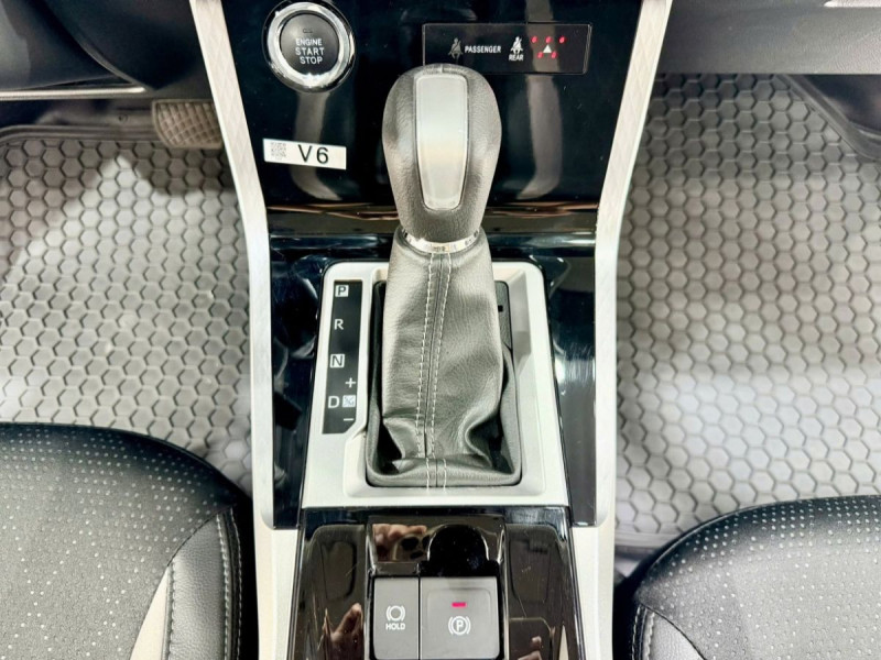 Toyota Veloz Cross Top 2023 Odo 14129 Km